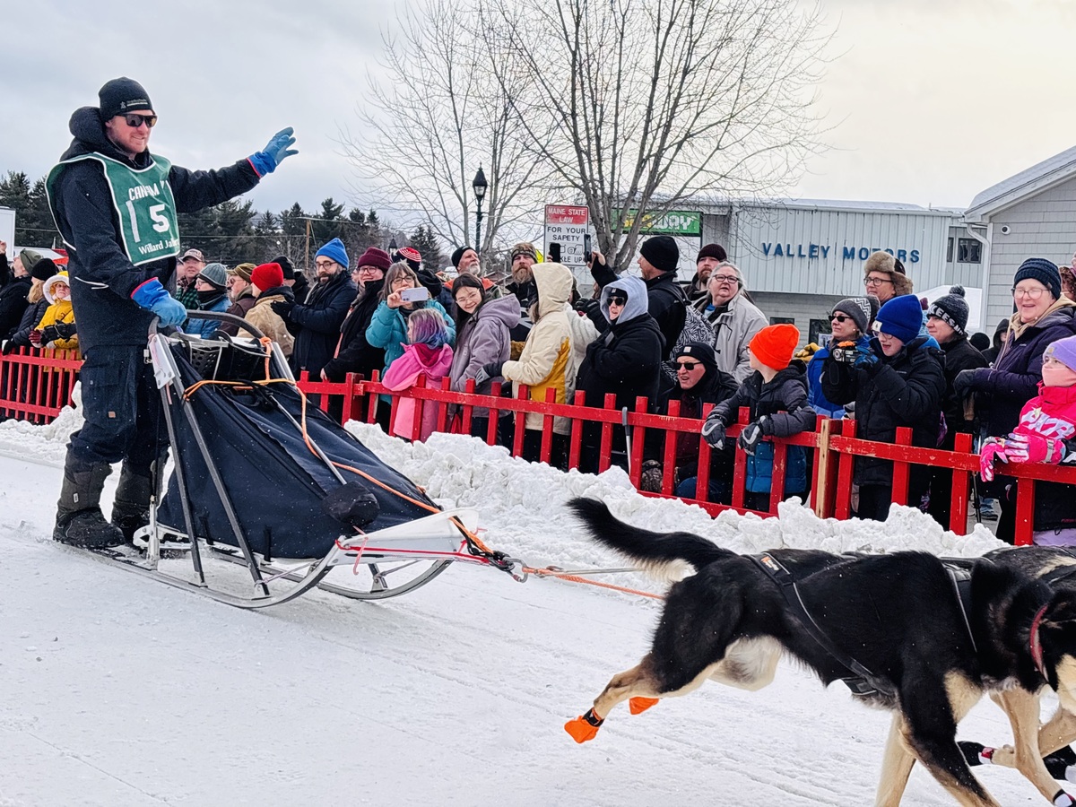 Mushers take off as 33rd annual Can-Am begins