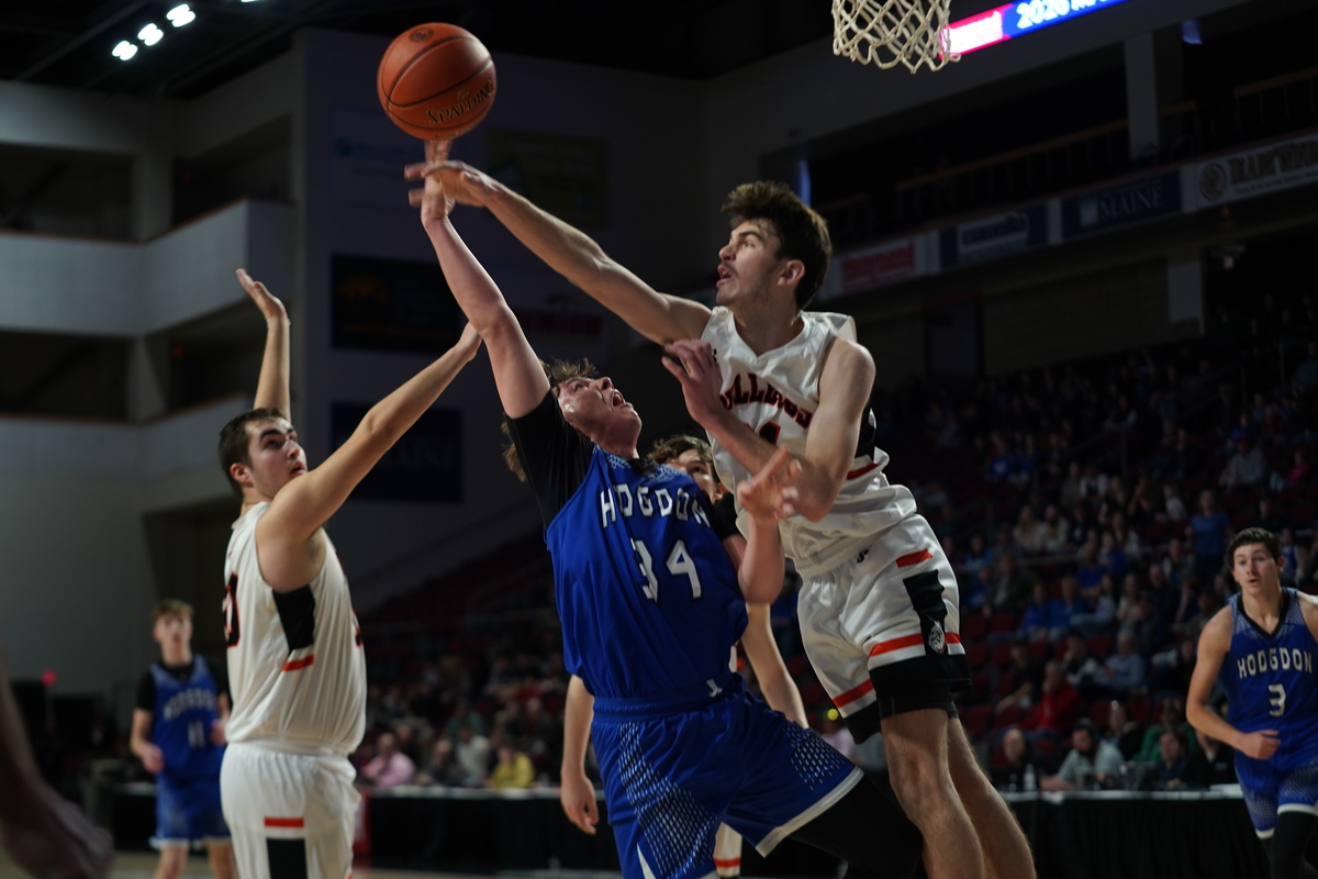 Down East school sending girls and boys to regional basketball final for 1st time in 30 years