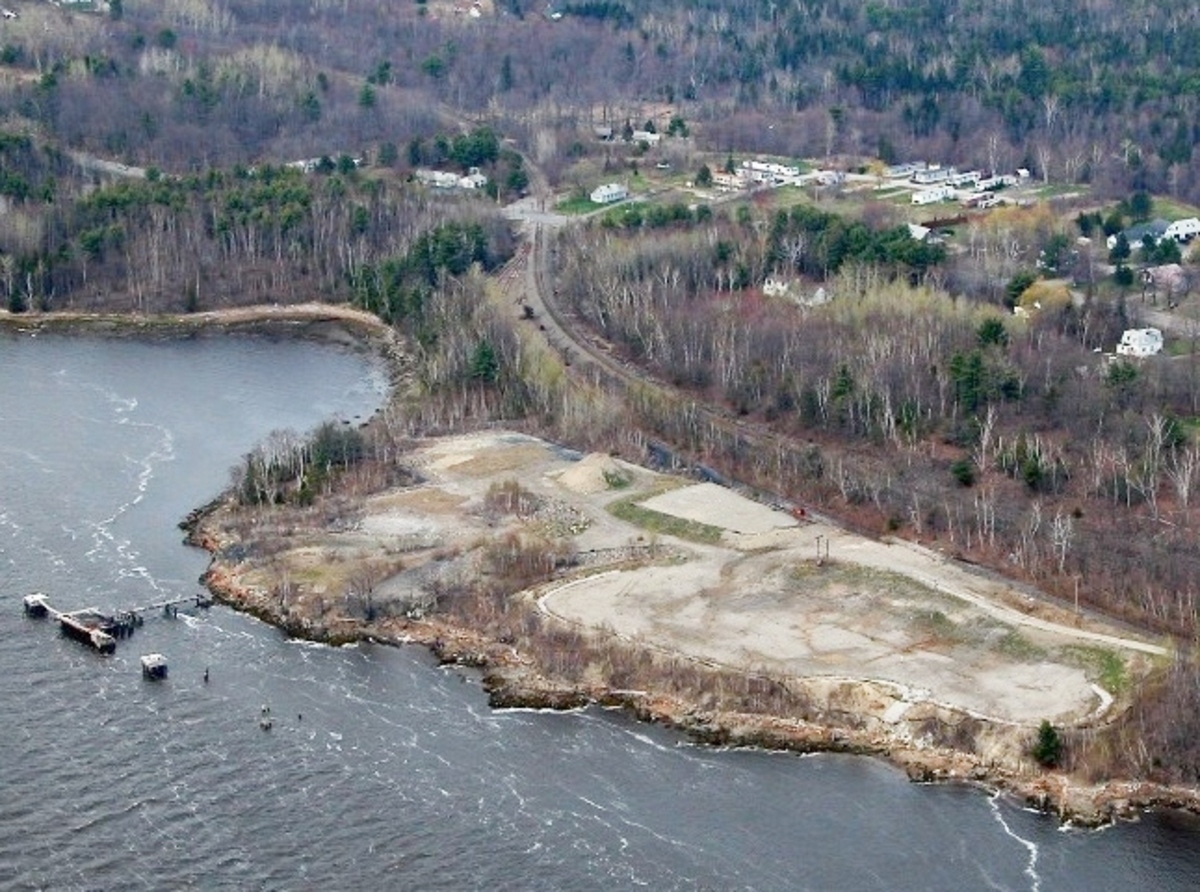 bangordailynews.com - Elizabeth Walztoni - Dysart's buys vacant riverfront industrial site in Bucksport