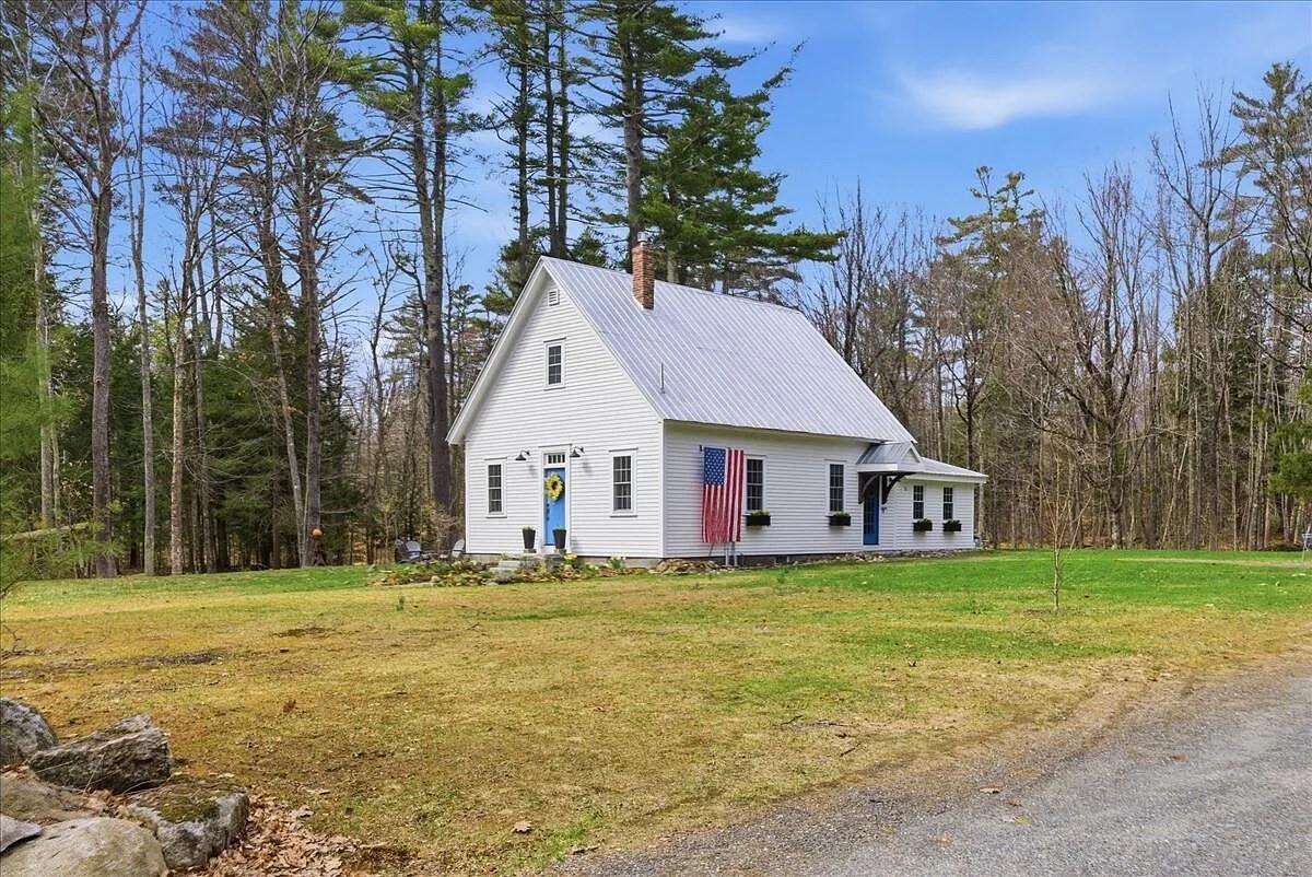 This Maine schoolhouse-turned-home has students’ names carved on the walls