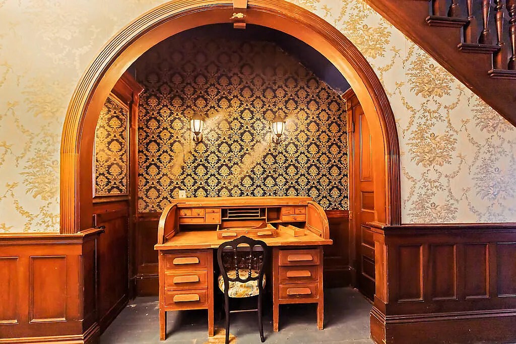 bangordailynews.com - Kathleen O'Brien - A $600K Victorian mansion for sale in Maine has been a hospital, farm and restaurant