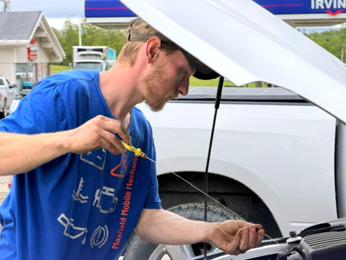 bangordailynews.com - Kathleen Phalen Tomaselli - This northern Maine auto mechanic makes house calls