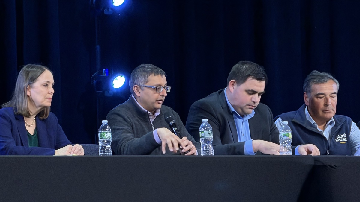 bangordailynews.com - Benjamin Kail - Maine gubernatorial candidates split on energy costs, natural gas and budget cuts