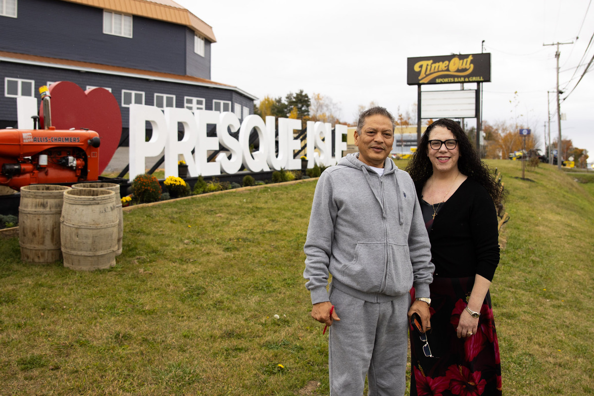 bangordailynews.com - Cameron Levasseur - Landmark Aroostook hotel installs massive 'I ❤️ Presque Isle' sign as new managers work to rehabilitate image