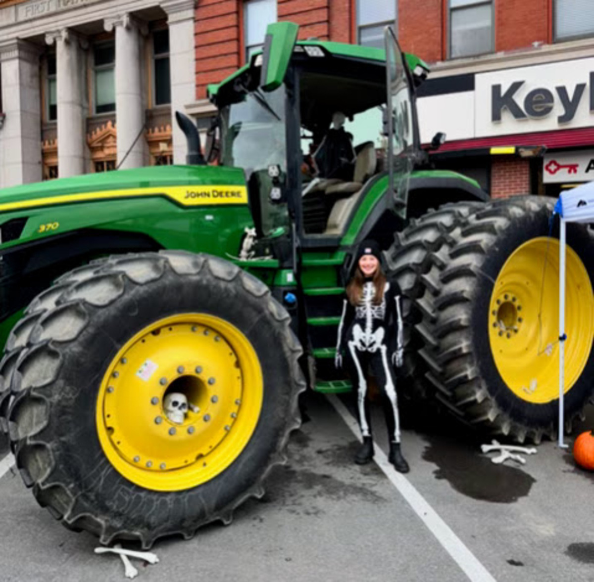 bangordailynews.com - Kathleen Phalen Tomaselli - Aroostook potato farm brings spooky spuds to Halloween