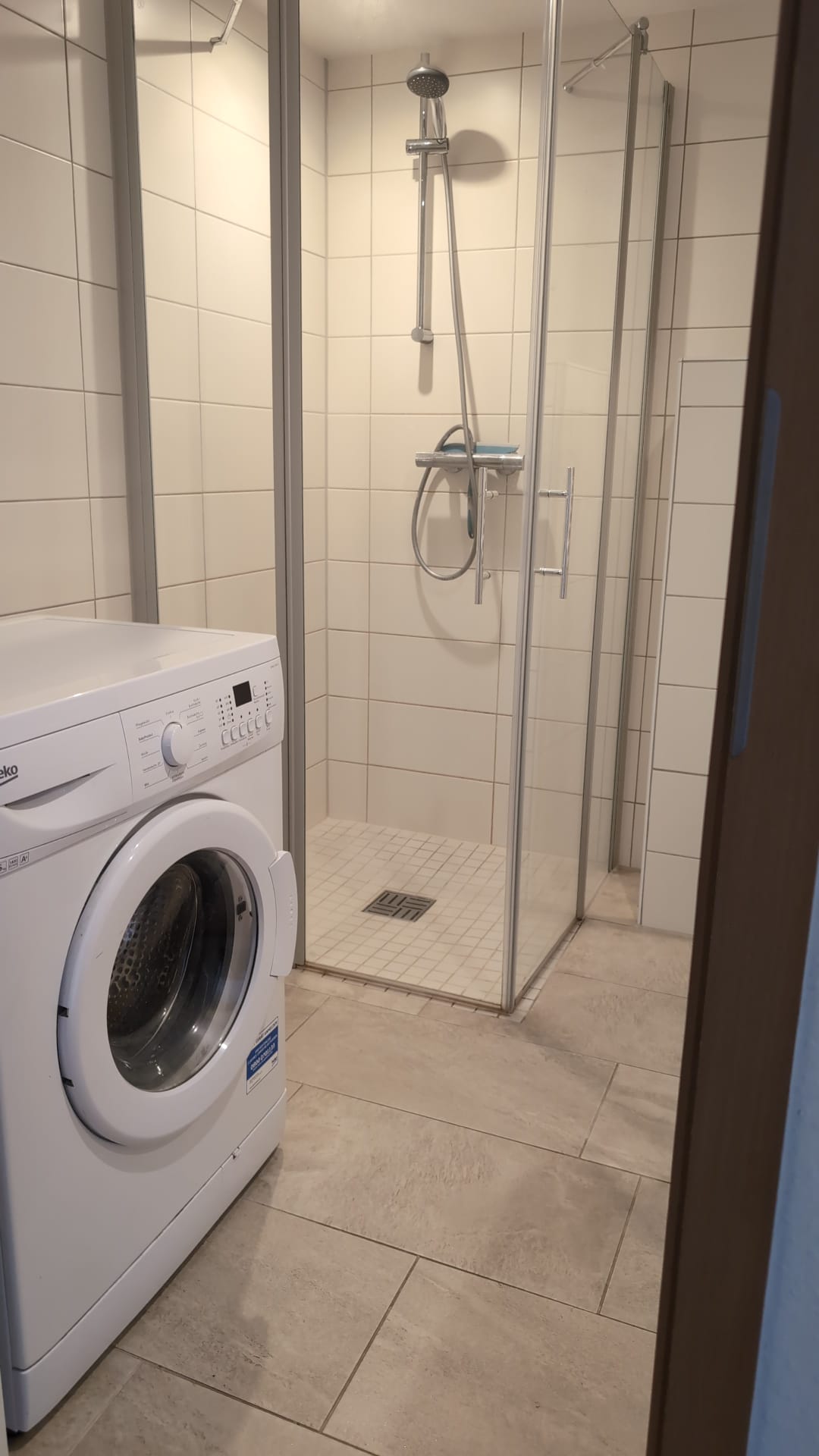 Dusche im Bad des SMall Vacation