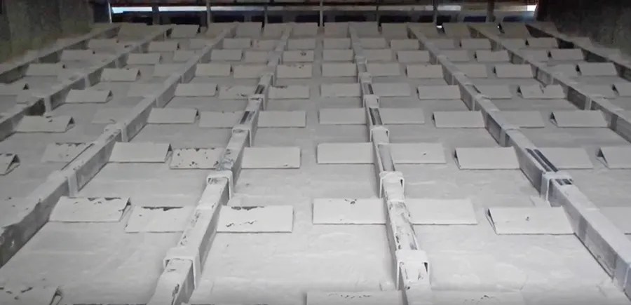 Live floor reclaim system