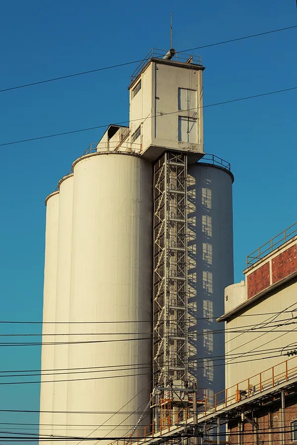 A beige grain elevator.