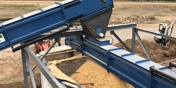Trailer loading stations from BE&E provide drive-through convenience for loading materials without the safety hazards or capital costs of chip bins. You can load open-top trailers with less mess than a truck bin using our premium distribution conveyor system featuring rapid load times.