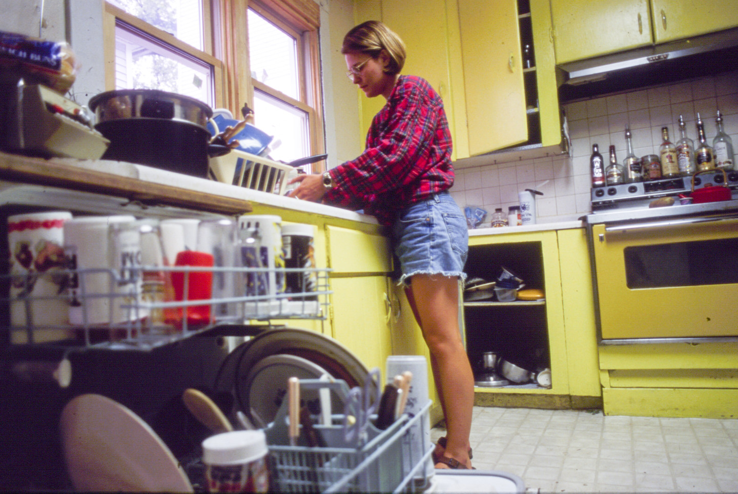 Suzanne doin' the dishes at N Congress