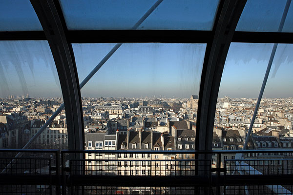 L'ouverture sur la ville depuis la coursive du niveau 6. © Photo Georges Meguerditchian.