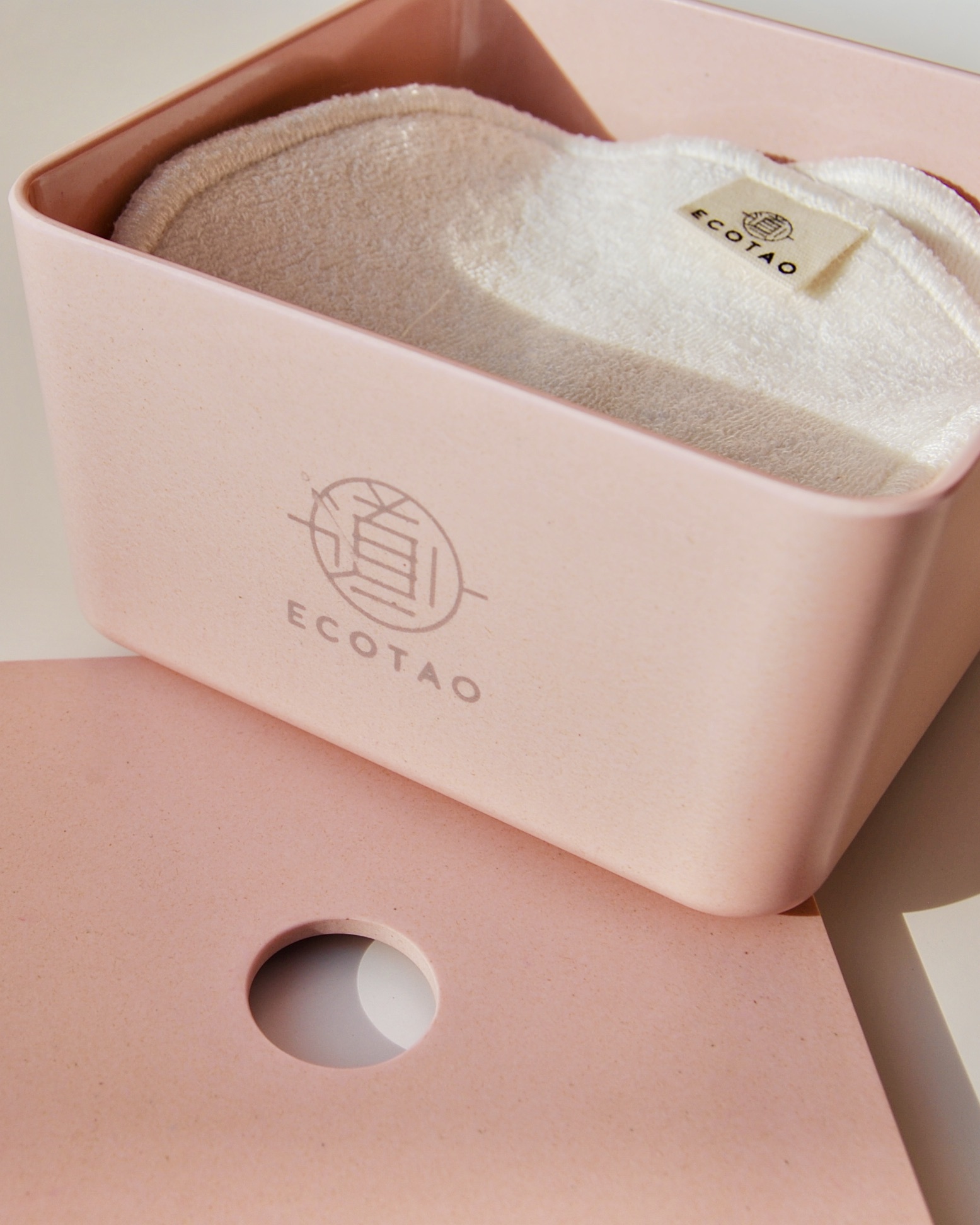 ECOTAO 14 Facial Wipes in Bamboo Box - pink