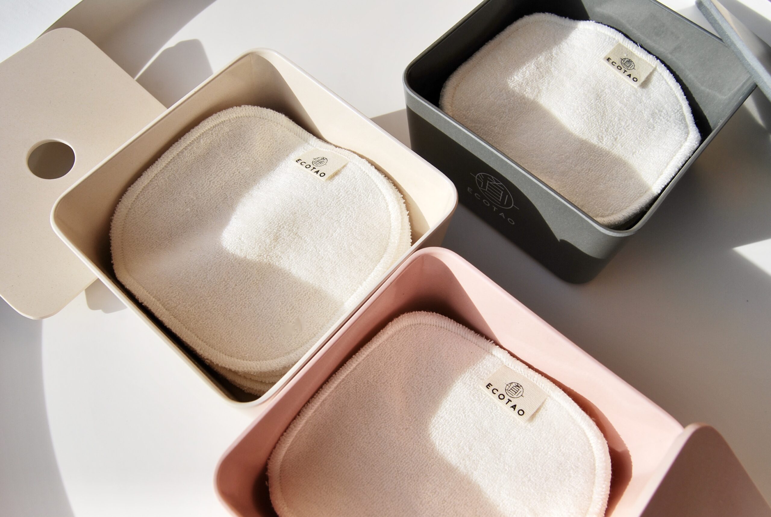 ECOTAO 7 Facial Wipes in Bamboo Box - caviar