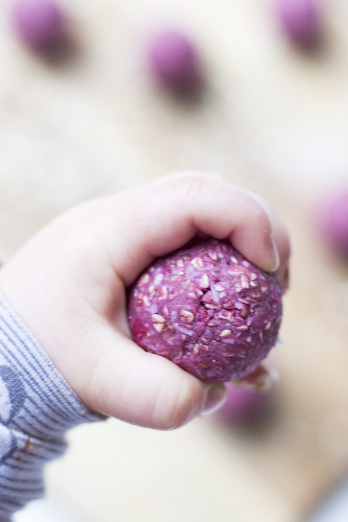 raspberry-coconut-breakfast-balls