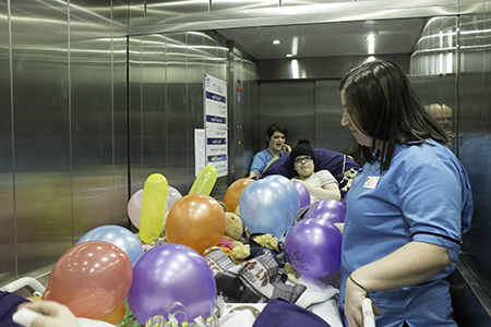 How many ballons can you fit in lift?