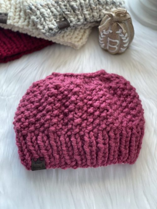 Free Knitting Pattern: Seed Stitch Messy Bun Ponytail Beanie Winter Hat