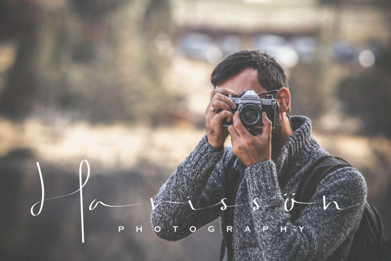 Jonatan Eve Script Font preview image 3