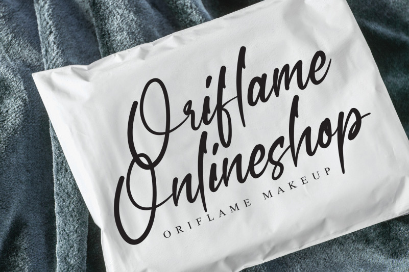 Amellia Benitta Script Font preview image 5