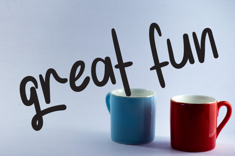 Happy Holiday Font preview image 2