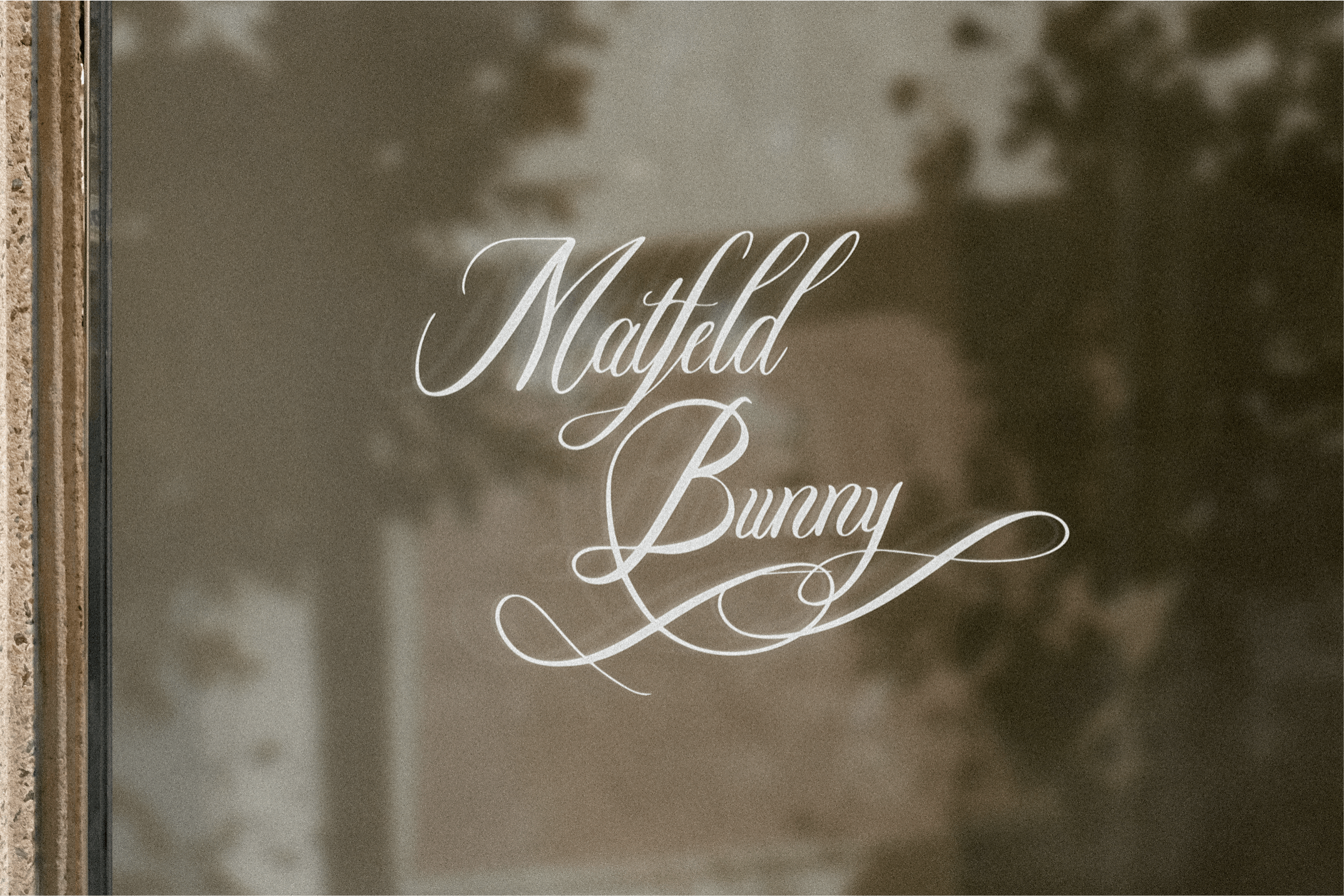 Holdywood Font preview image 3