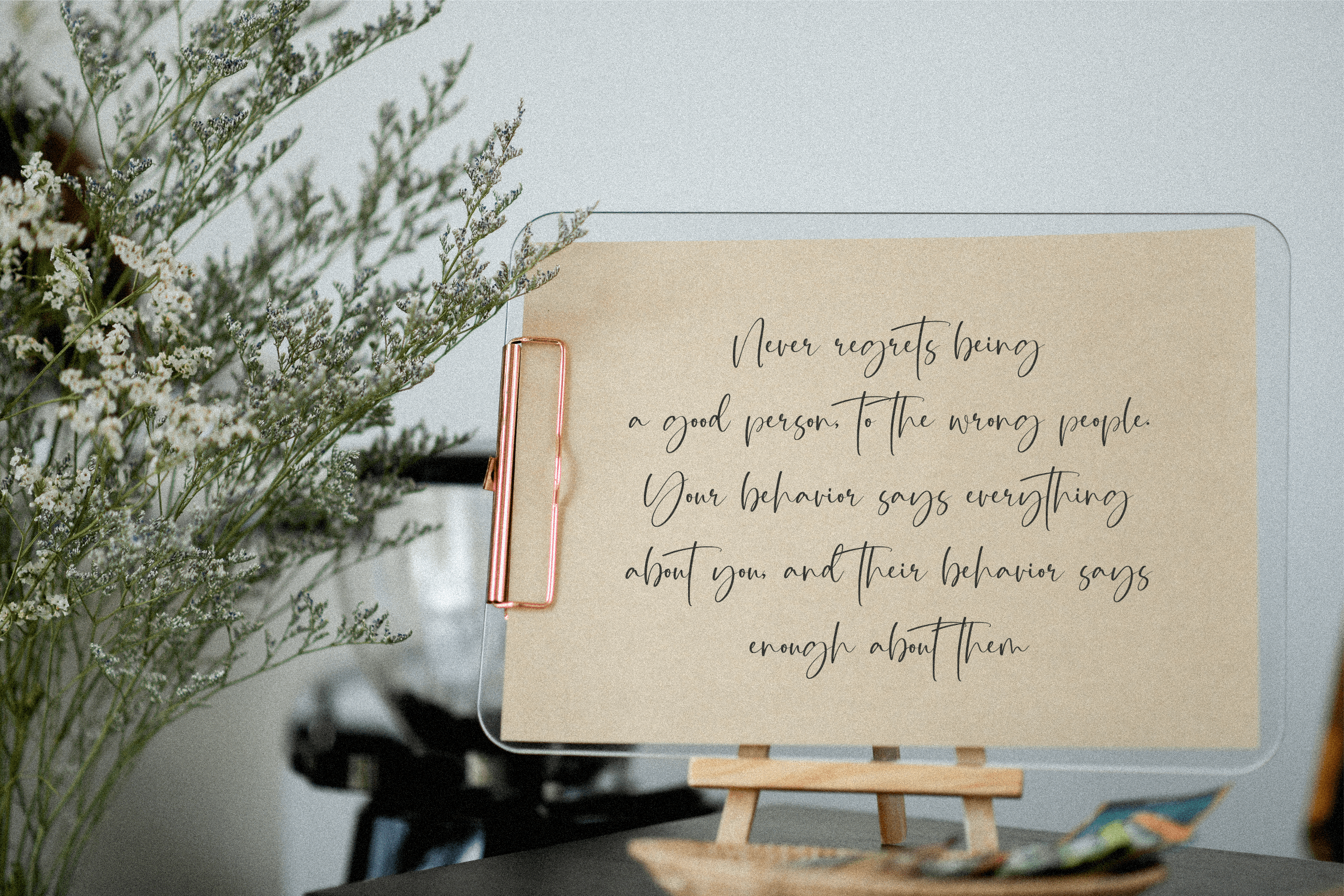 Hefithage Font preview image 4