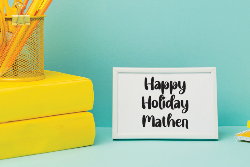 Simple House Display Font preview image 4