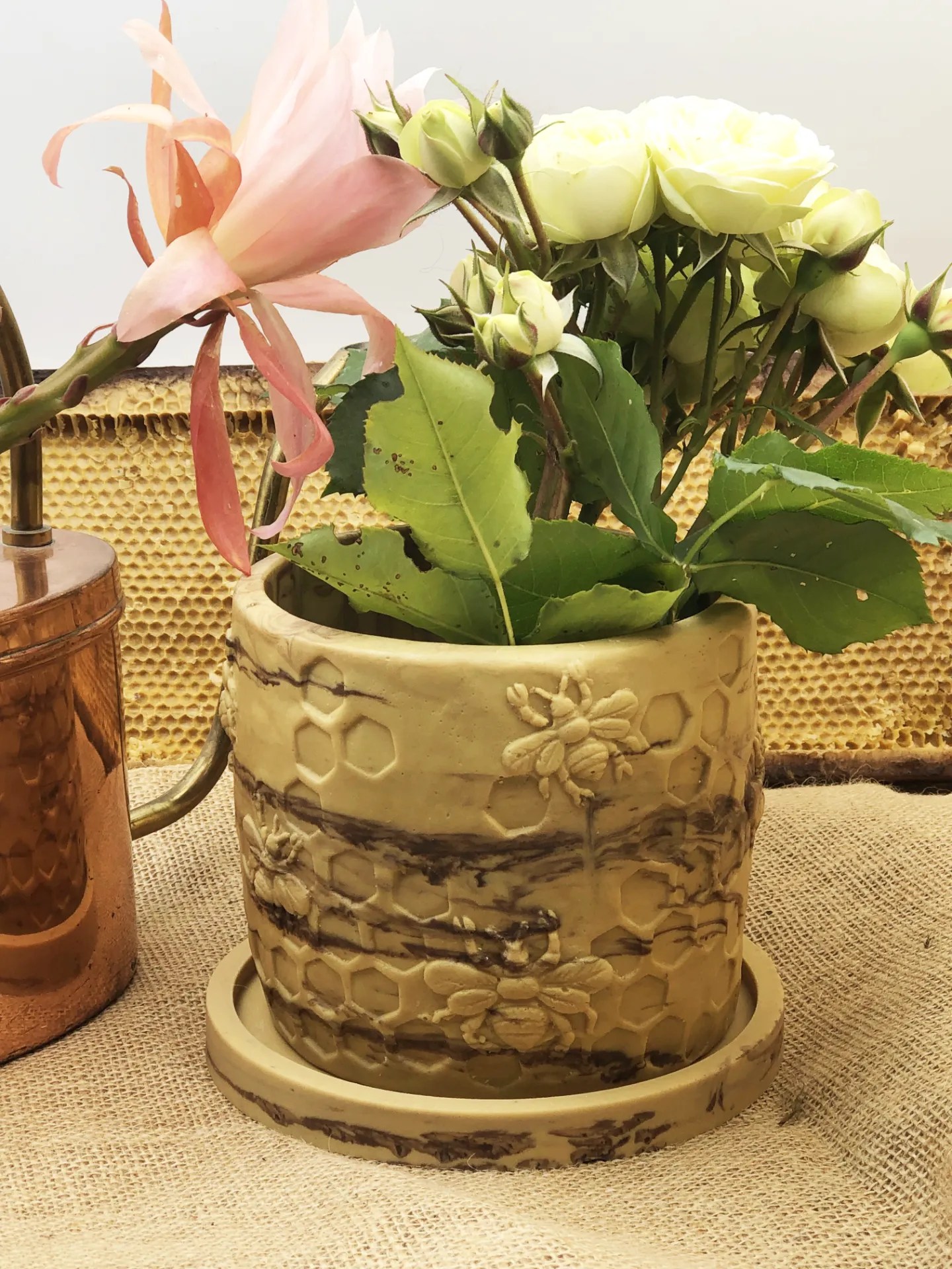 Pot jardinière abeille