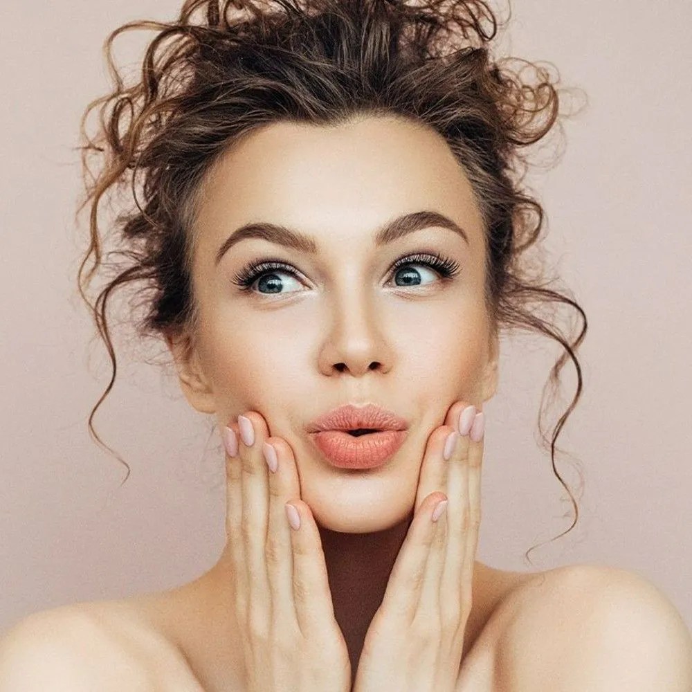 Lip flip educational image illustrating upper lip position and smile movement