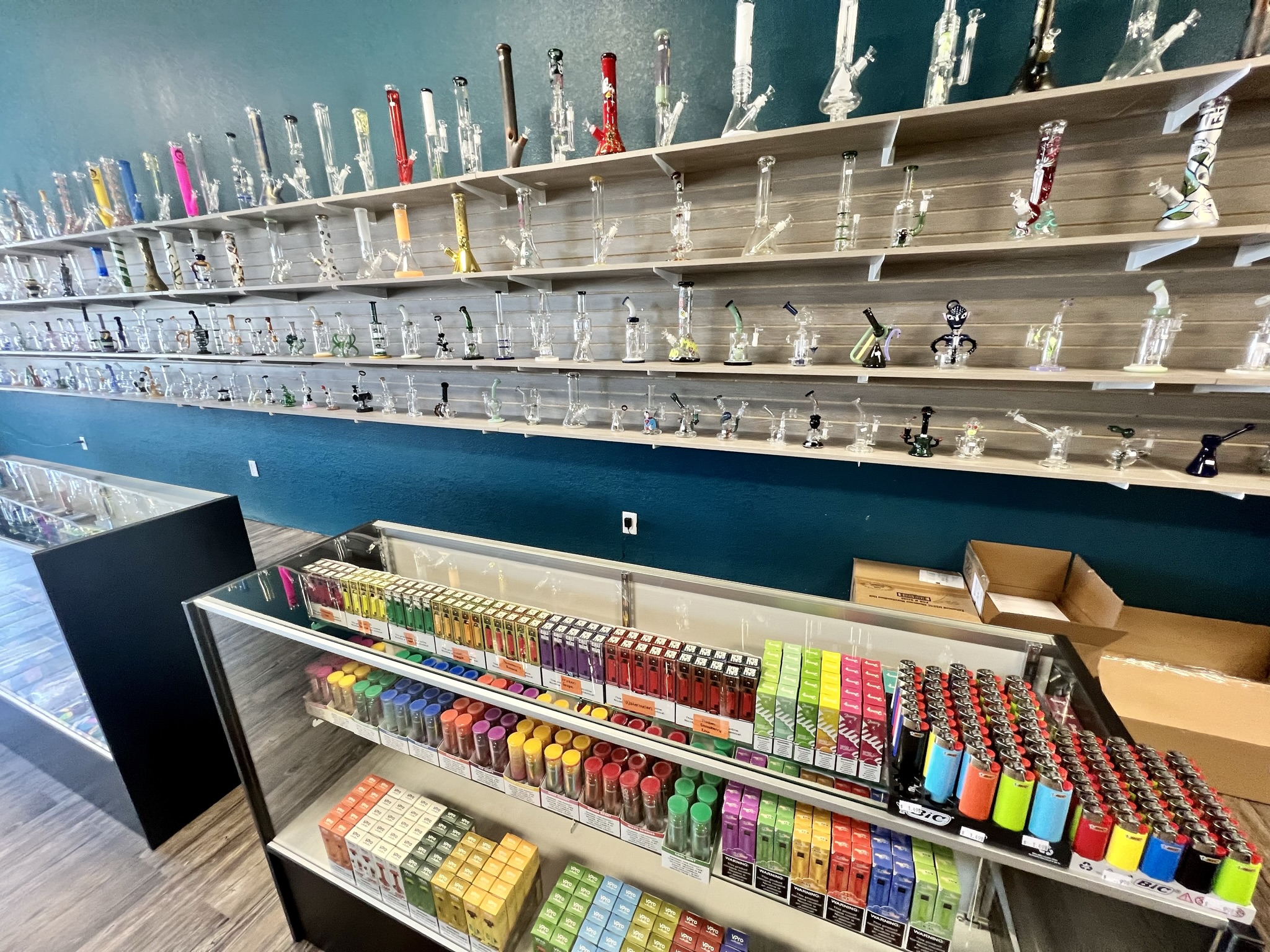 glass-pipes-disposable-vapes-e cigs