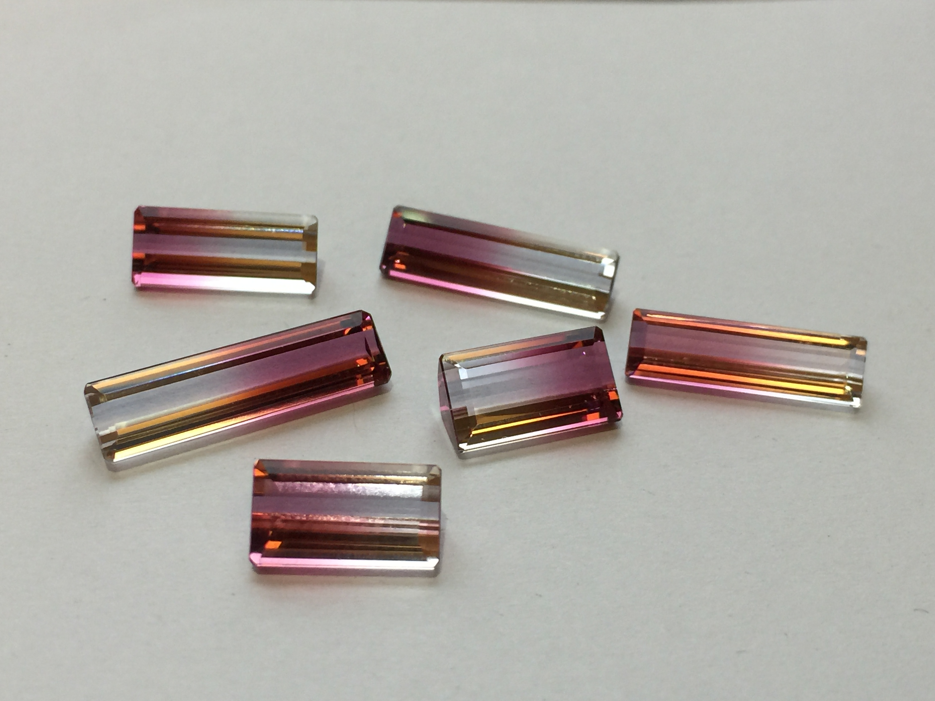 バイカラートルマリン この宝石が生まれる原因は今だ解明されない まさに地球が生んだ神秘の宝石 ベーネベーネ 銀座サロン発ジュエリー工房ベーネベーネの楽しいジュエリーライフ