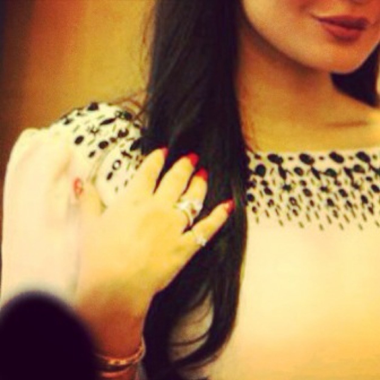 صور بنات تويتر , خلفيات فتيات علي المواقع الاجتماعية غريبة