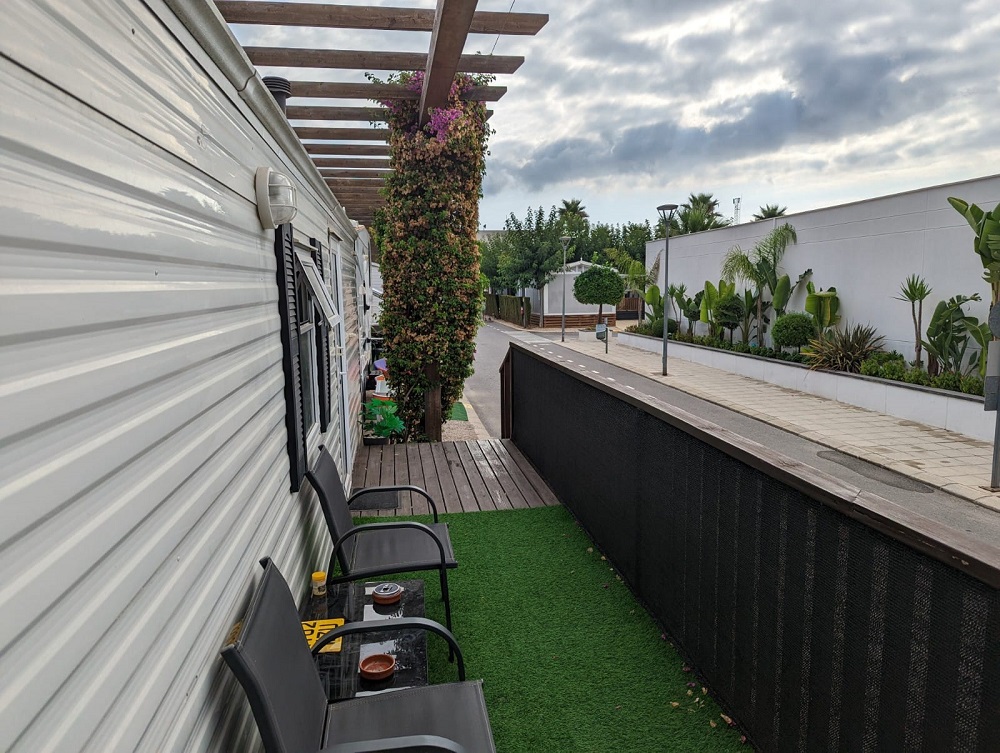 An image of decking outside a mobile home for sale in Benidorm