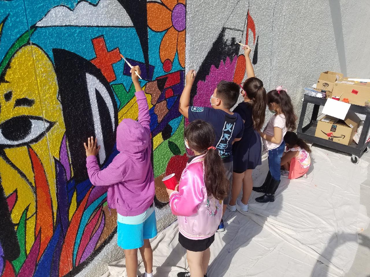 Students working on HDLA's mural. Photo courtesy of SBC Arts Council.