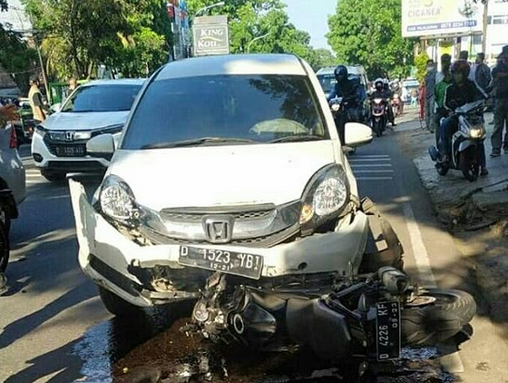 Kecelakaan Maut Di Jalan Soekarno Hatta Bandung Pengemudi Motor Tewas Sopir Fuso Kabur Ke Tol Jabar Tarif baru jalan tol penghubung Jakarta menuju Bandara Soekarno-Hatta Tangerang ini naik antara Rp 500 hingga Rp 1500.