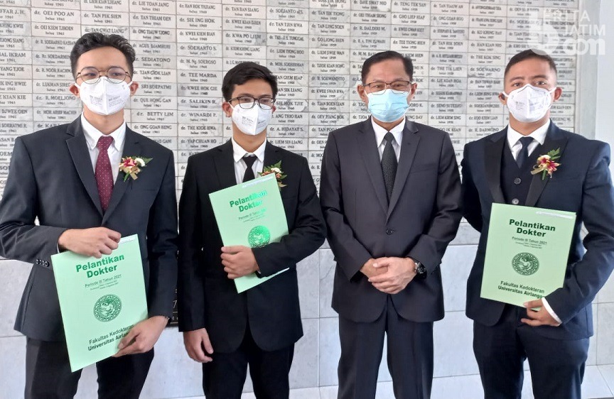 Dokter Baru FK Unair Inisitif Jadi Relawan dan Vaksinator Covid-19 |  beritajatim.com