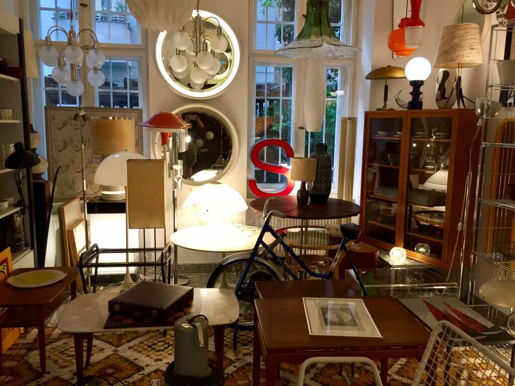 Nostalgi i antikvitetsgaden Suarezstrasse 