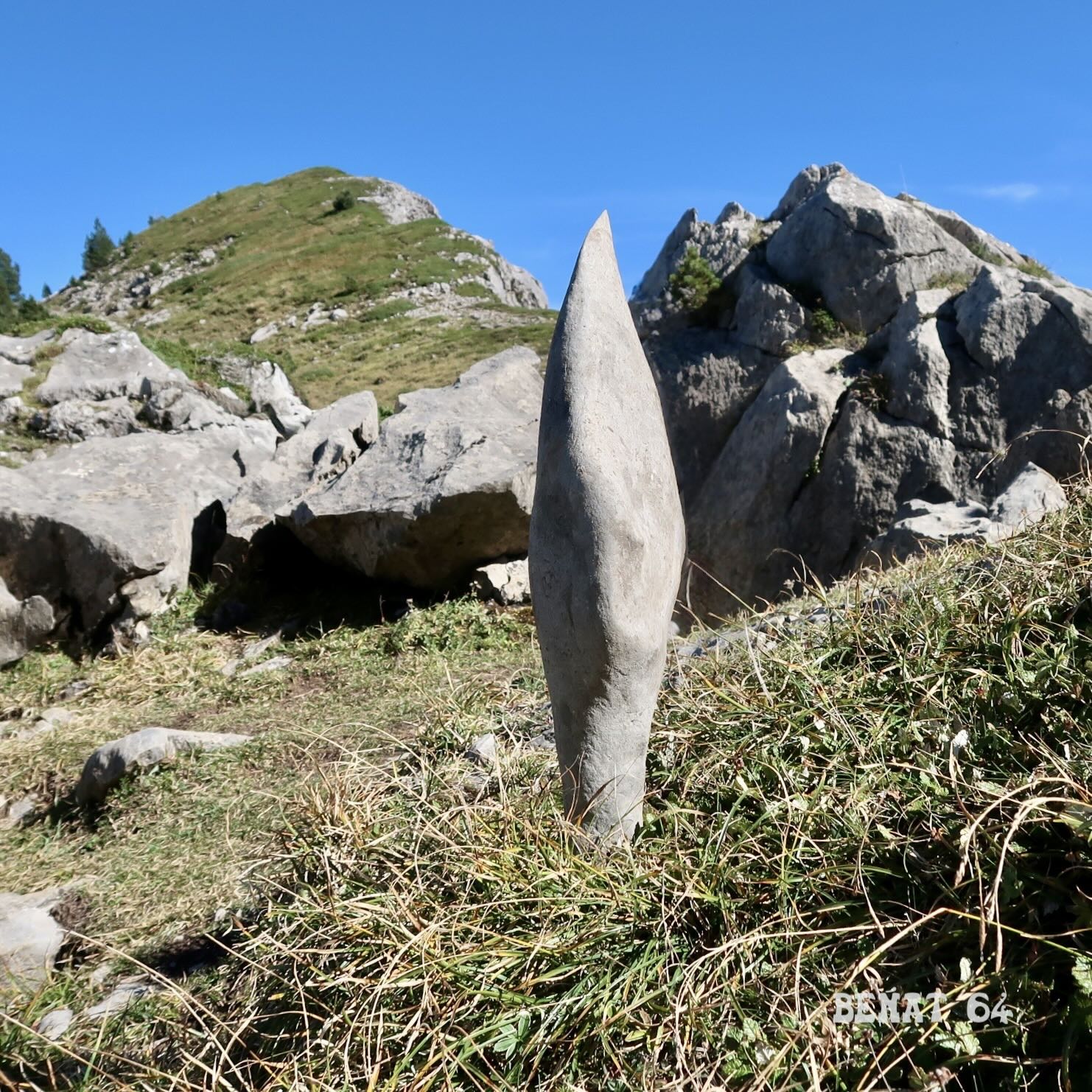 au fond, le pic des Tourelles