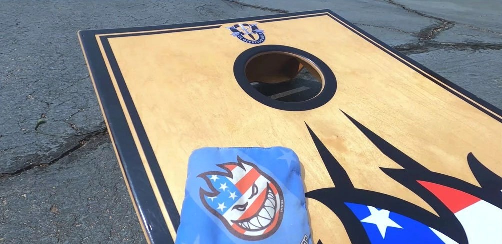 How to play cornhole