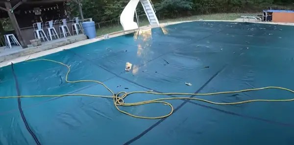How to get water off pool cover using pool cover pumps
