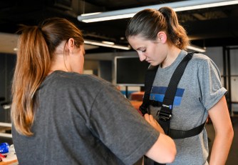 Treadmill Testå-24 Kara Hamilton and students administer a test in the sports lab Wenesday, Sept.18, 2024 in the Metro. Maddie Wheatcroft, exercise science, on treadmill Alexandra Warner, gray, exercise science Carrie Walden, split design, gradstudent, graduate student, MPH Emma Kate Rosenberger, ivory, exercise science