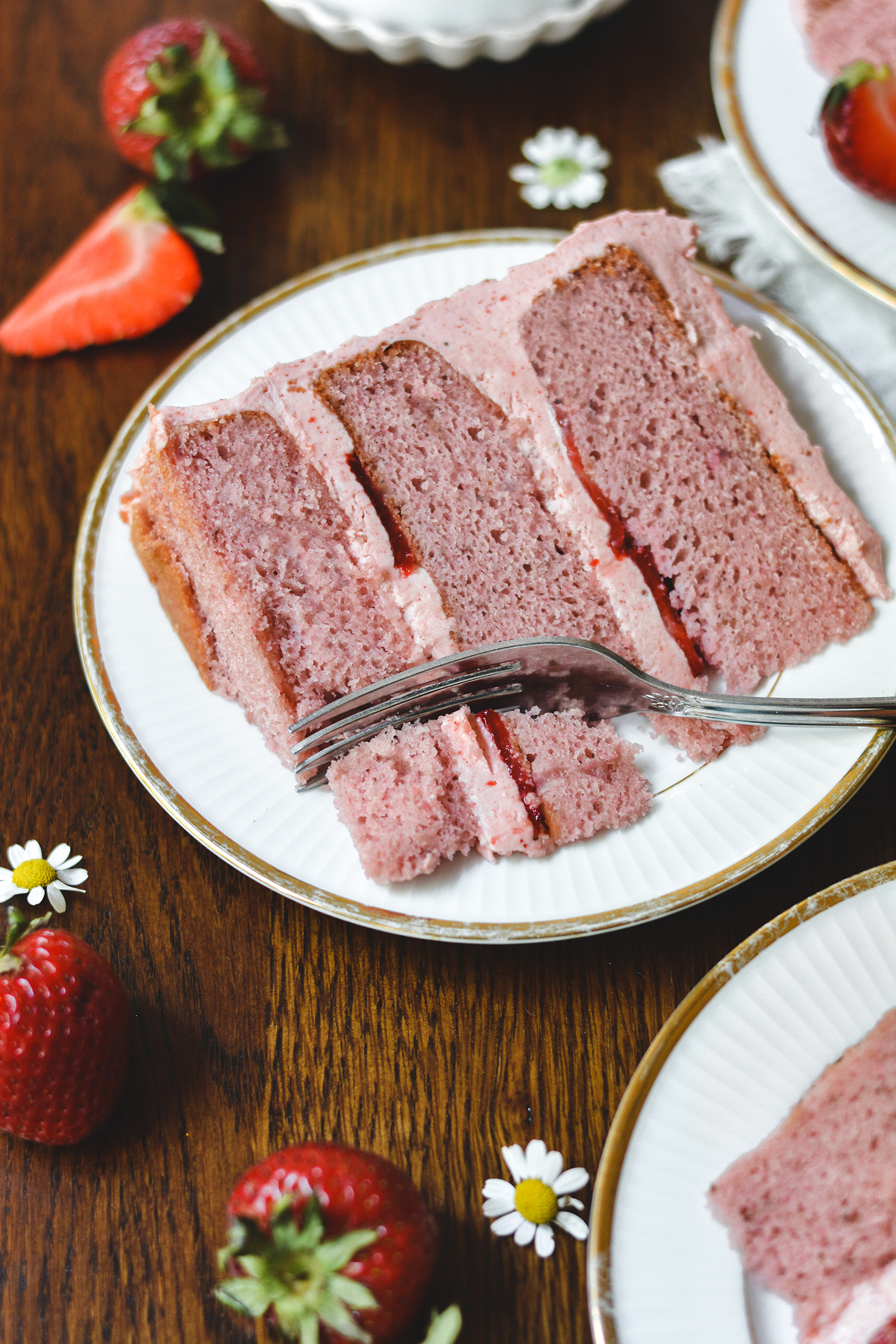 strawberry layer cake - bethcakes.com