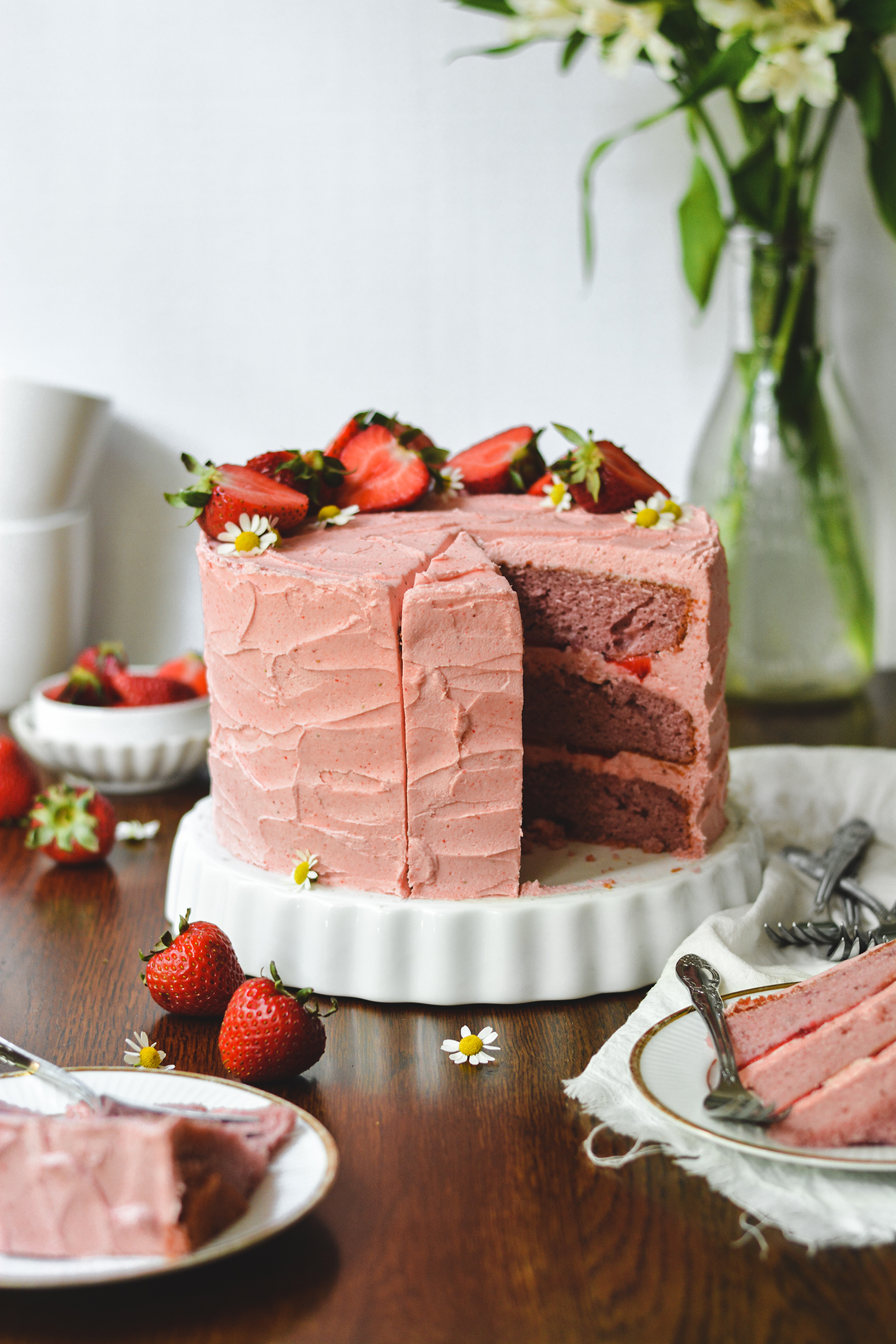 strawberry layer cake - bethcakes.com