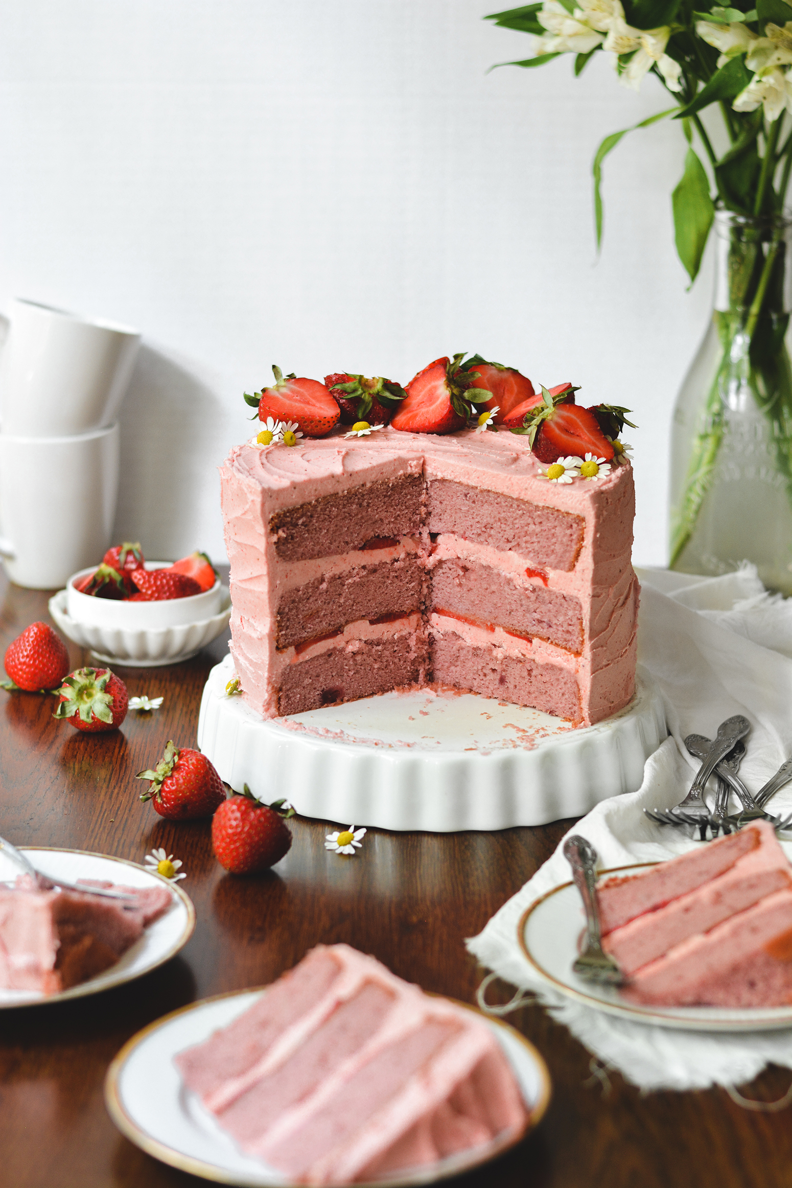 strawberry layer cake - bethcakes.com