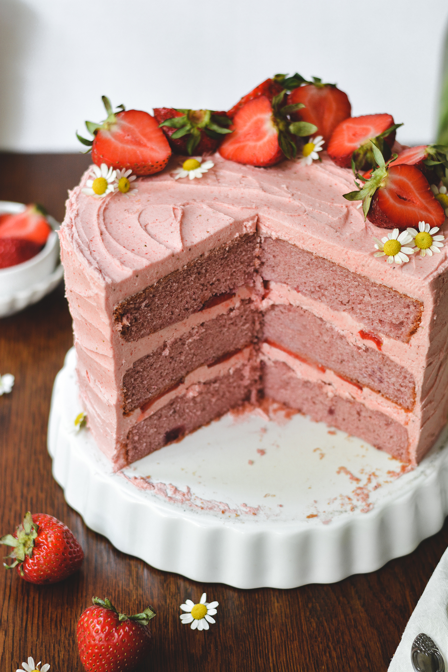 strawberry layer cake - bethcakes.com