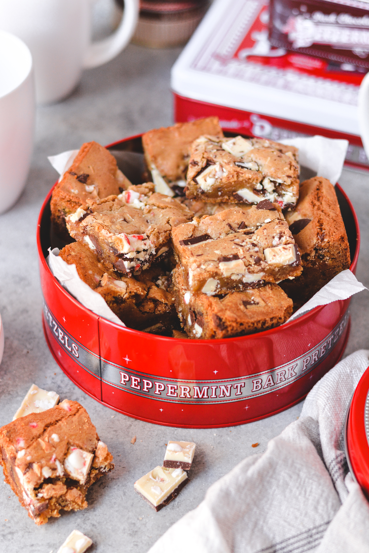 peppermint bark cookie bars - bethcakes.com