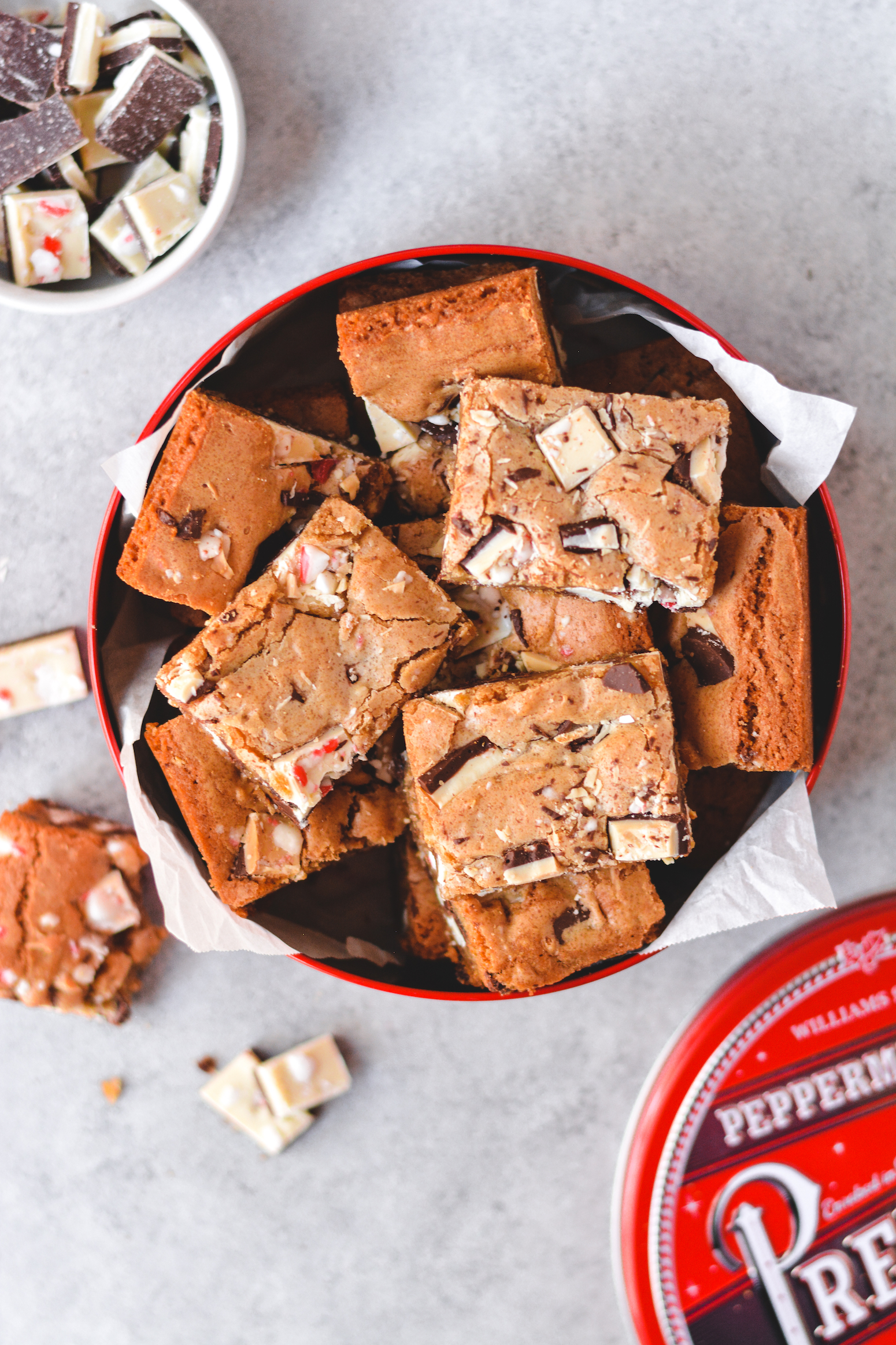 peppermint bark cookie bars - bethcakes.com