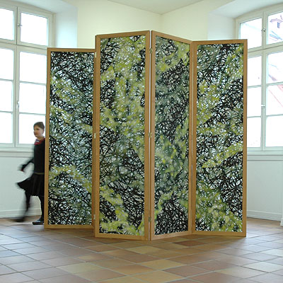 Strukturesque 2011, 330x 235 x 3cm, Viskose, Leim, Acryllack