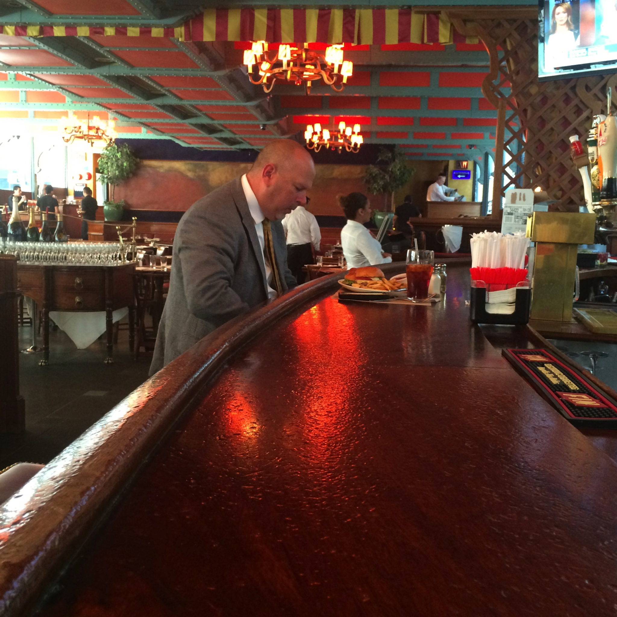 Visited the Pershing Square Cafe for an afternoon beer. Place is directly across from Grand Central Terminal.