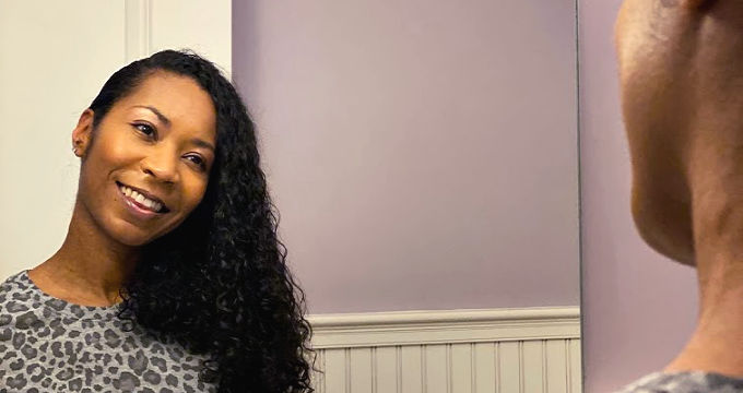 Stop holding onto a false sense of confidence and start boosting your self-confidence. Then use these three keys to becoming a more confident wife. #confidence #marriage #wifelife #confidentwife