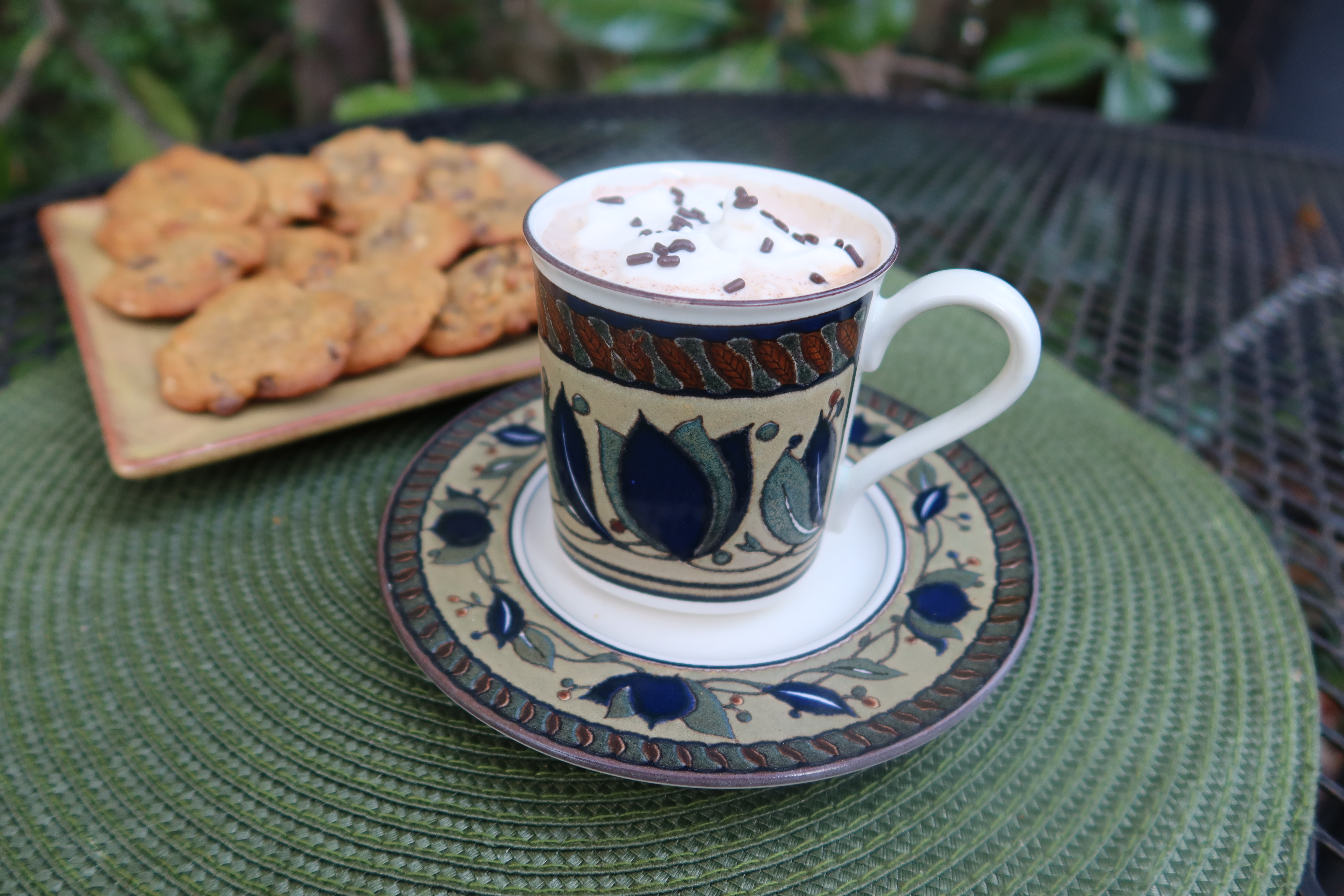 Let's Froth Milk for a Smooth Hot Chocolate Latte – beyondgumbo
